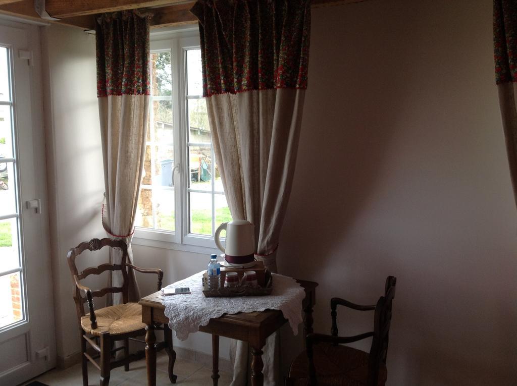 Le Saint Aubin- Maison D Hotes Dans Ce Monastere Du 16 Siecle Amfreville-la-Campagne Zewnętrze zdjęcie